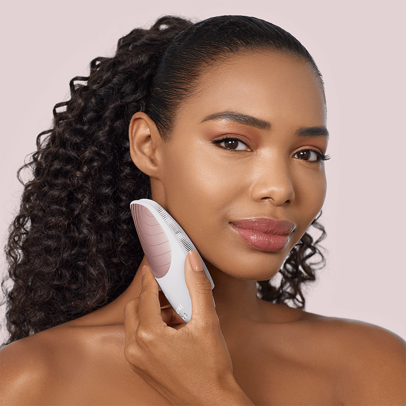 Електронна звукова термо щітка для обличчя GESKE Sonic Thermo Facial Brush 6 в 1 пудровий на beauty-prof.com Фото 4 Електронна звукова термо щітка для обличчя GESKE Sonic Thermo Facial Brush 6 в 1 пудровий Фото 4