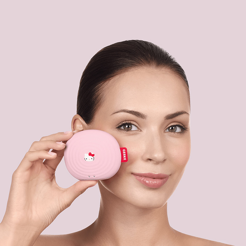 Електронна звукова щітка для обличчя GESKE Sonic Facial Brush 4 в 1 by Hello Kitty рожевий на beauty-prof.com Фото 4 Електронна звукова щітка для обличчя GESKE Sonic Facial Brush 4 в 1 by Hello Kitty рожевий Фото 4