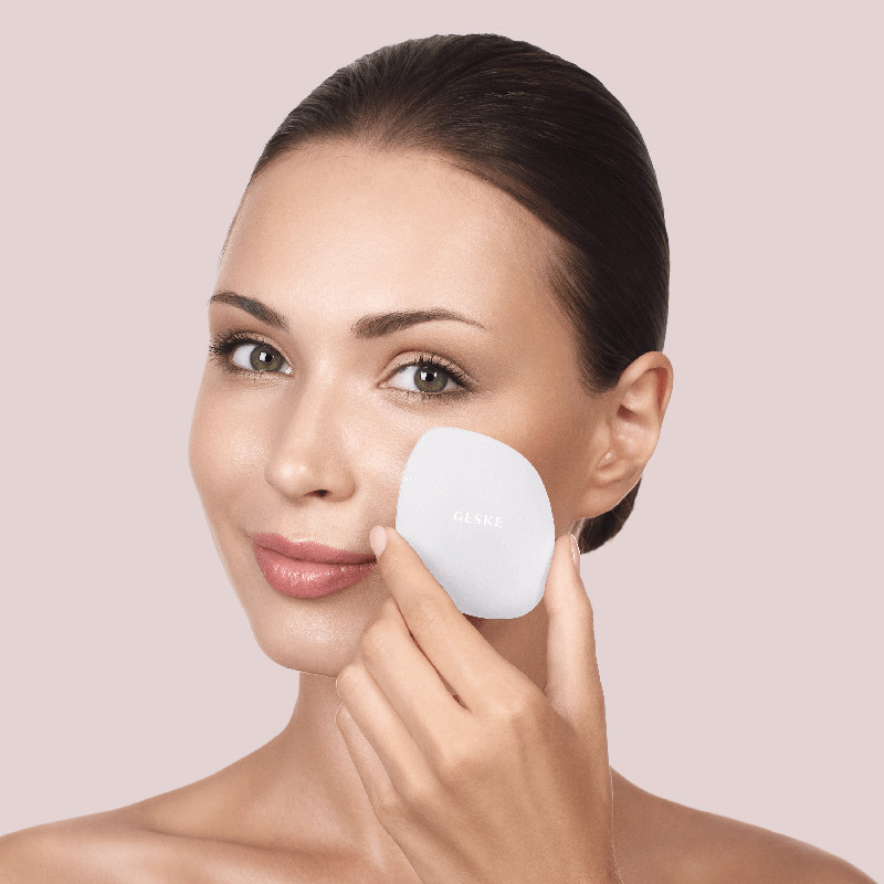 Щітка для обличчя GESKE Facial Brush 4 в 1 пудровий на beauty-prof.com Фото 4 Щітка для обличчя GESKE Facial Brush 4 в 1 пудровий Фото 4